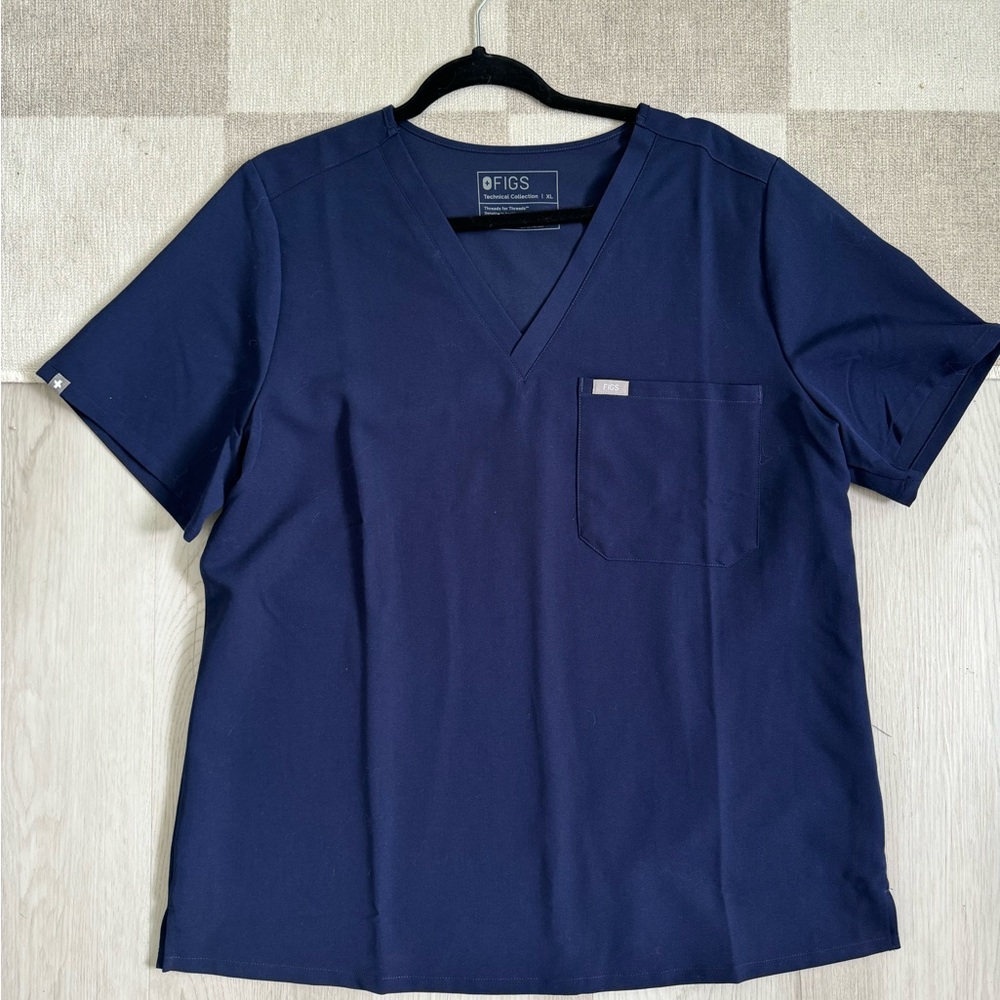 FIG Clothing Slim Catarina One-Pocket Scrub Top in Navy